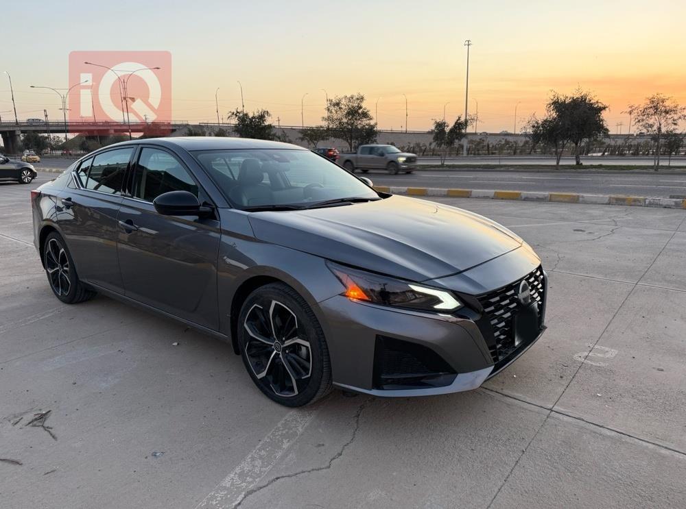 نيسان ألتيما